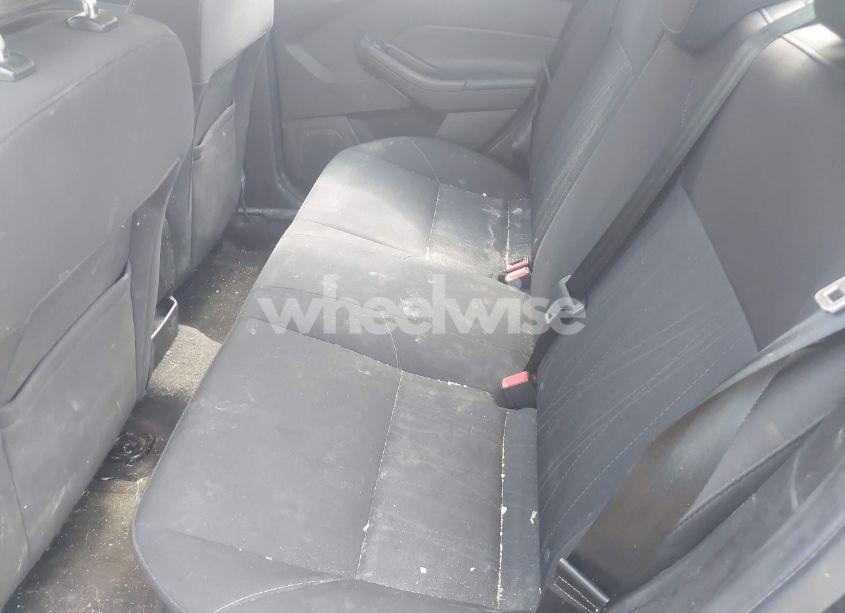 Photo 8 of 2016 Ford Focus SE (VIN 1FADP3F20GL400887)