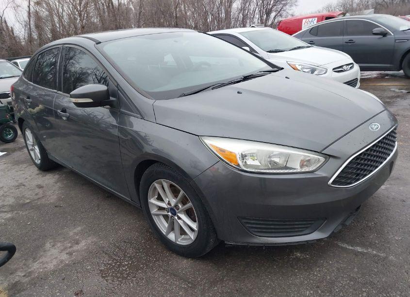 2016 Ford Focus SE (VIN 1FADP3F20GL405104) main photo