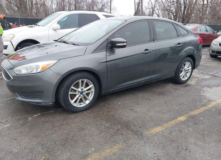 Photo 2 of 2016 Ford Focus SE (VIN 1FADP3F20GL405104)