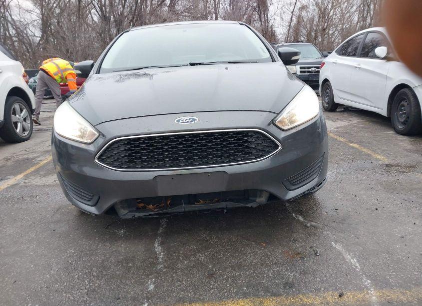 Photo 6 of 2016 Ford Focus SE (VIN 1FADP3F20GL405104)