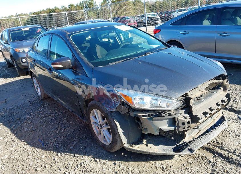 2017 Ford Focus SE (VIN 1FADP3F20HL215191) main photo