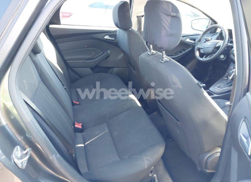 Photo 8 of 2017 Ford Focus SE (VIN 1FADP3F20HL215191)