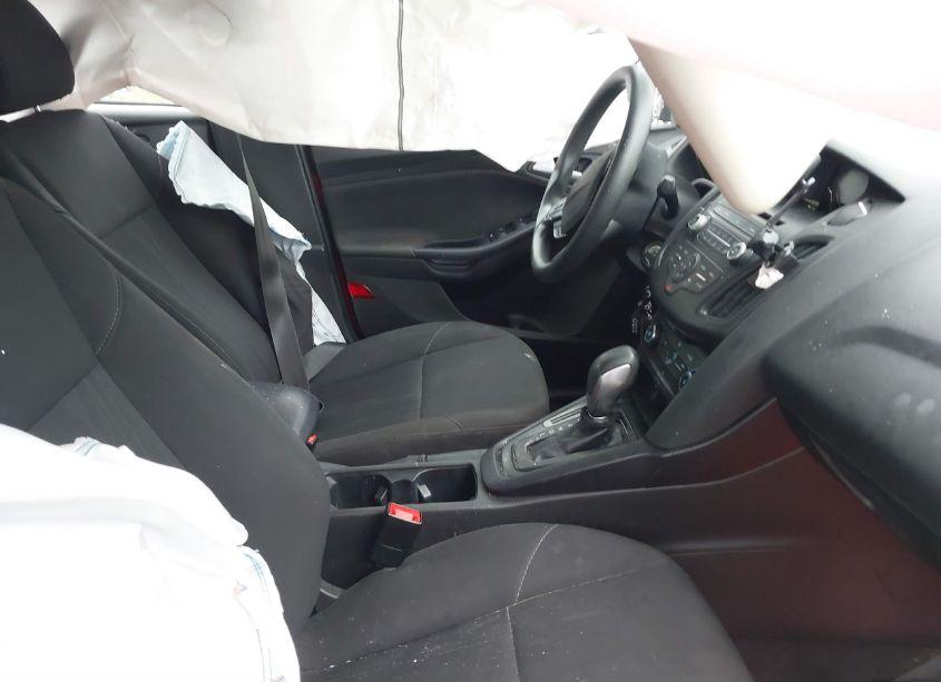 Photo 5 of 2017 Ford Focus SE (VIN 1FADP3F20HL217765)