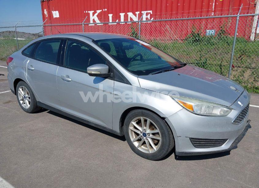 2017 Ford Focus SE (VIN 1FADP3F20HL218415) main photo
