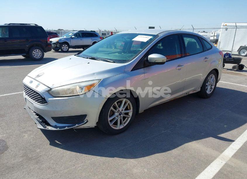 Photo 2 of 2017 Ford Focus SE (VIN 1FADP3F20HL218415)