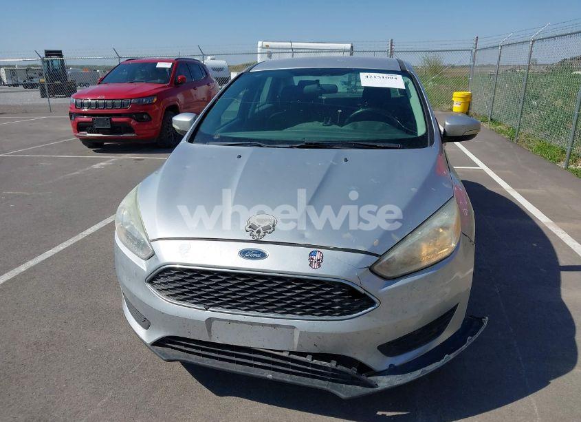 Photo 6 of 2017 Ford Focus SE (VIN 1FADP3F20HL218415)