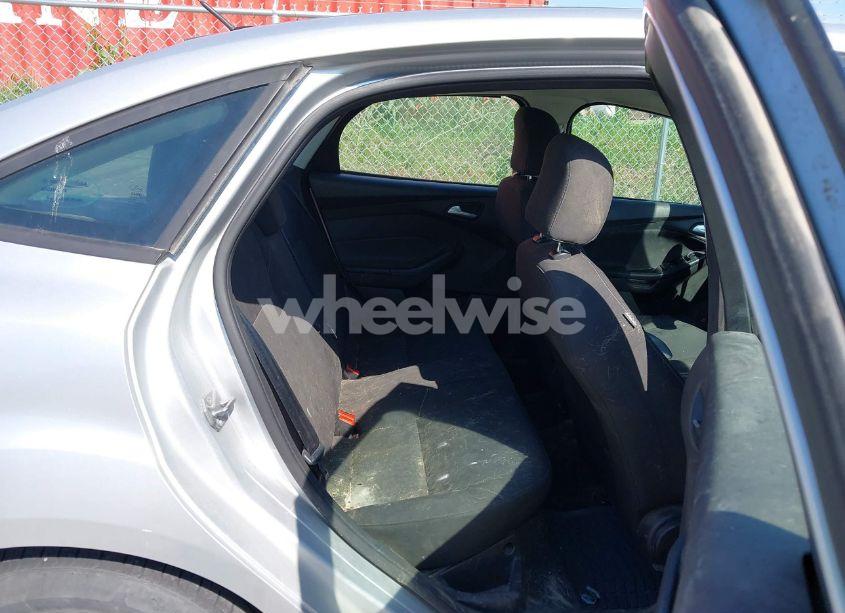 Photo 8 of 2017 Ford Focus SE (VIN 1FADP3F20HL218415)