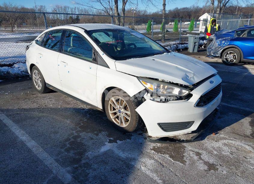 2017 Ford Focus SE (VIN 1FADP3F20HL225672) main photo
