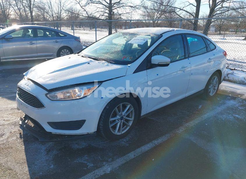 Photo 2 of 2017 Ford Focus SE (VIN 1FADP3F20HL225672)