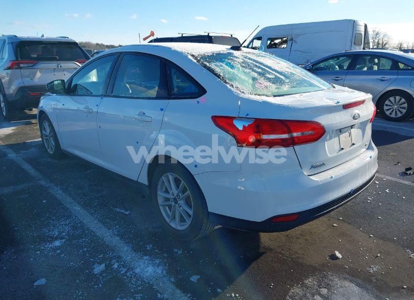 Photo 3 of 2017 Ford Focus SE (VIN 1FADP3F20HL225672)