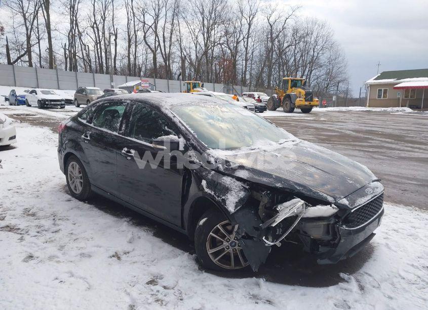 2017 Ford Focus SE (VIN 1FADP3F20HL228393) main photo