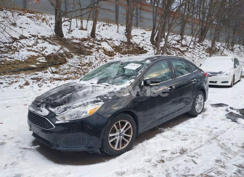 Photo 2 of 2017 Ford Focus SE (VIN 1FADP3F20HL228393)