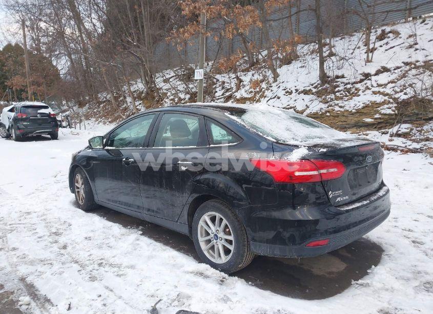 Photo 3 of 2017 Ford Focus SE (VIN 1FADP3F20HL228393)