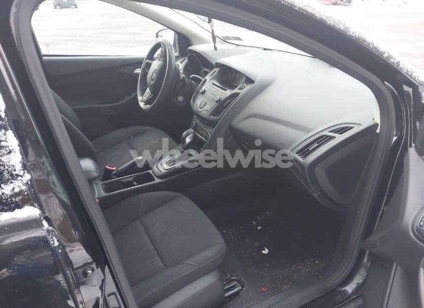 Photo 5 of 2017 Ford Focus SE (VIN 1FADP3F20HL228393)