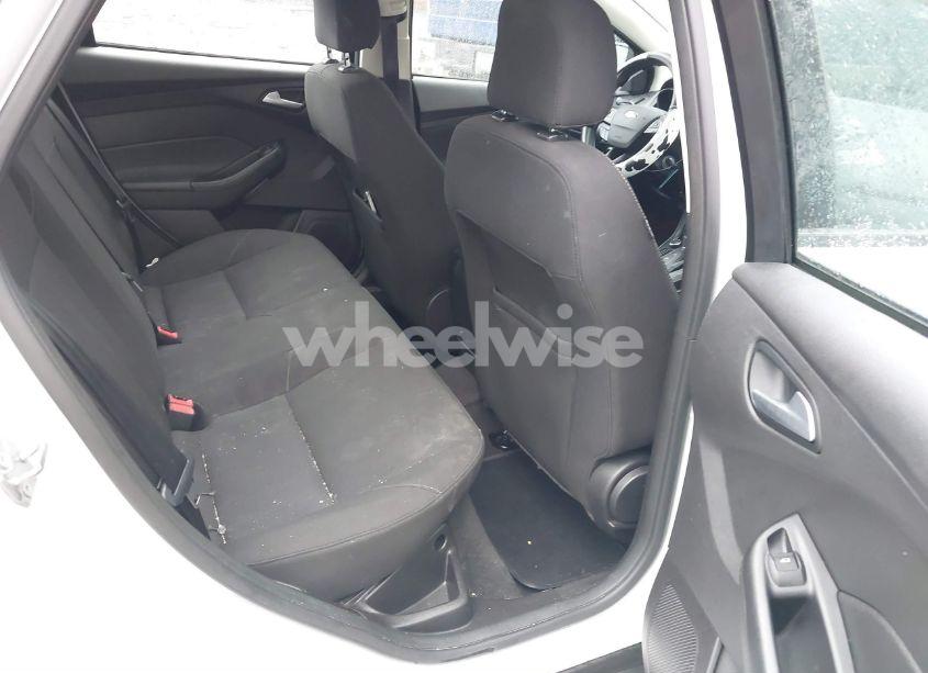 Photo 8 of 2017 Ford Focus SE (VIN 1FADP3F20HL252595)