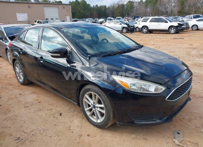 2017 Ford Focus SE (VIN 1FADP3F20HL262267) main photo