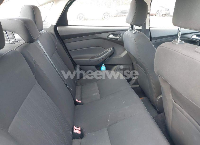 Photo 8 of 2017 Ford Focus SE (VIN 1FADP3F20HL262267)