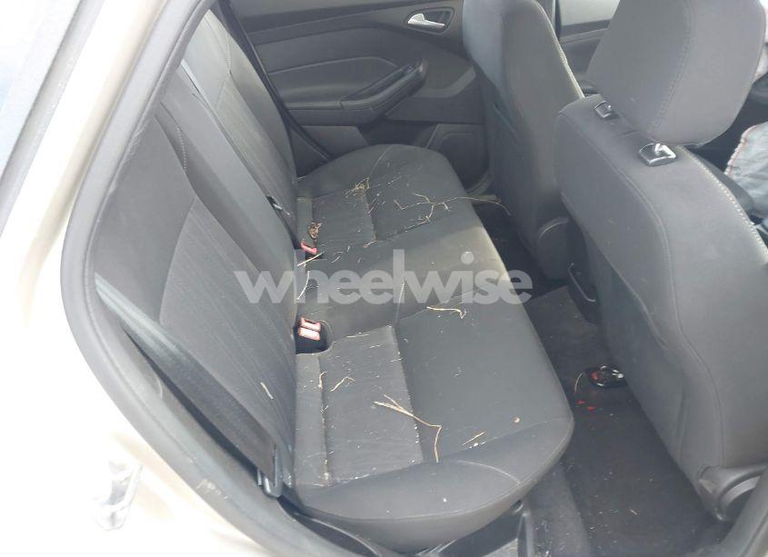 Photo 8 of 2017 Ford Focus SE (VIN 1FADP3F20HL265377)