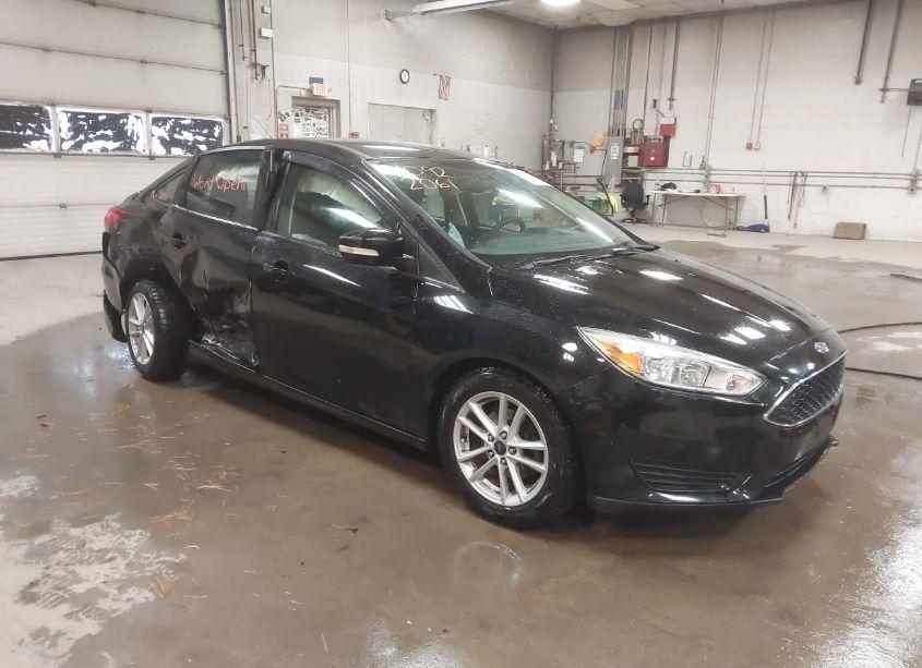 2017 Ford Focus SE (VIN 1FADP3F20HL265928) main photo