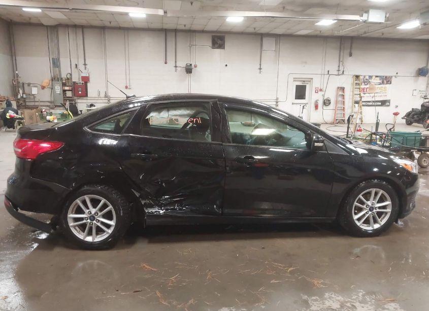 Photo 13 of 2017 Ford Focus SE (VIN 1FADP3F20HL265928)