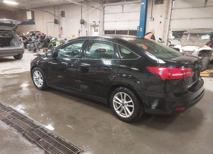 Photo 3 of 2017 Ford Focus SE (VIN 1FADP3F20HL265928)