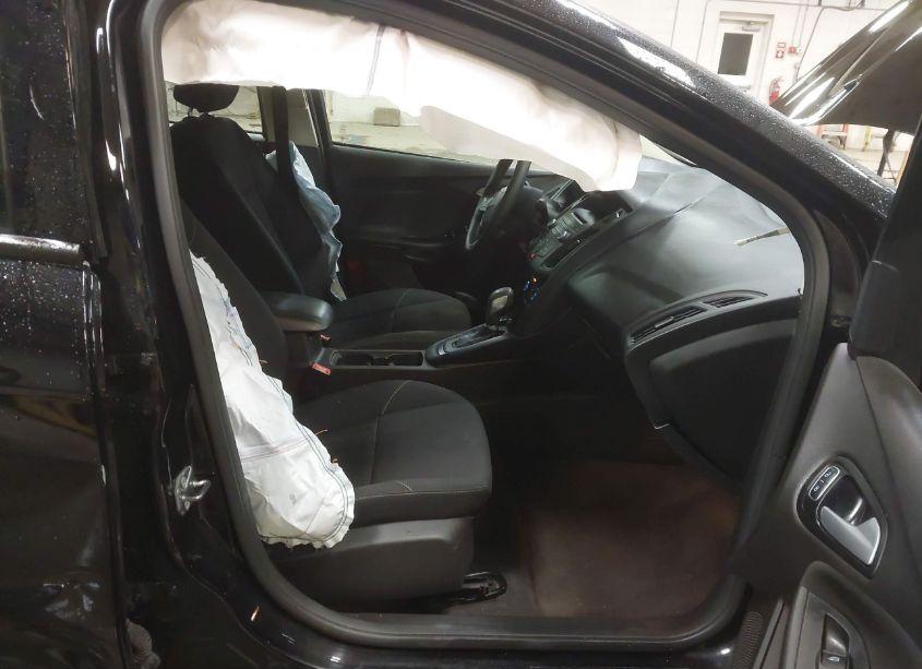 Photo 5 of 2017 Ford Focus SE (VIN 1FADP3F20HL265928)