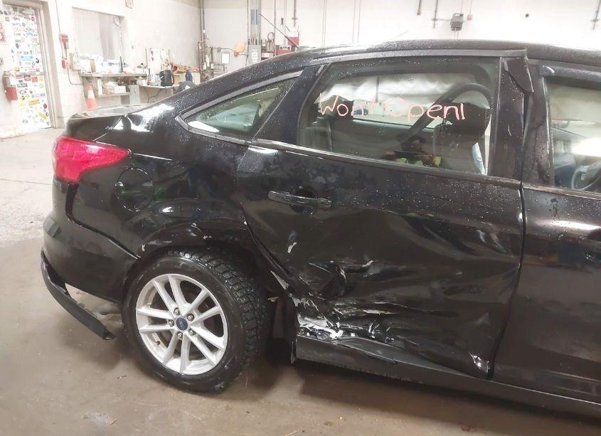 Photo 6 of 2017 Ford Focus SE (VIN 1FADP3F20HL265928)