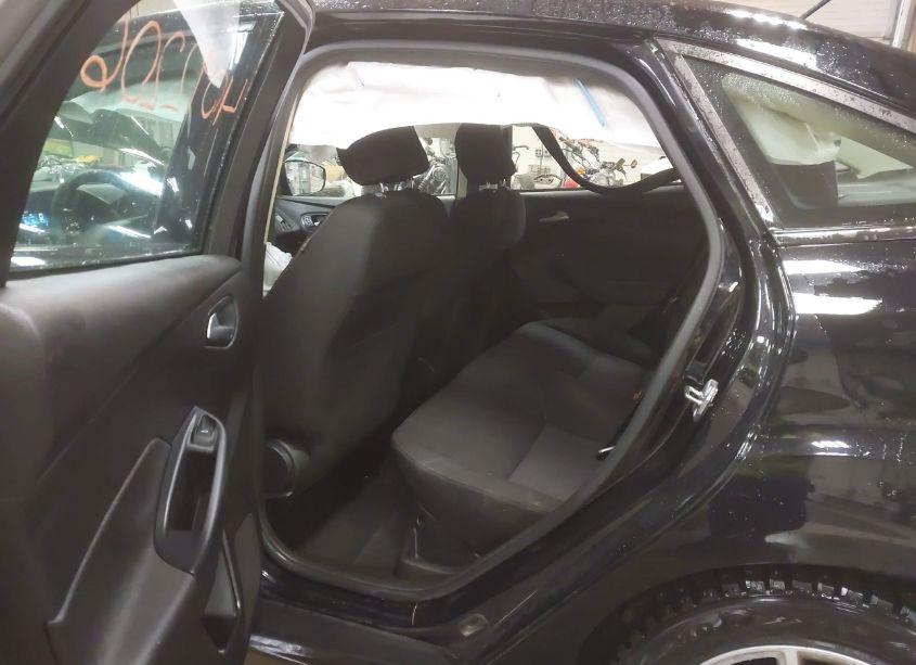 Photo 8 of 2017 Ford Focus SE (VIN 1FADP3F20HL265928)