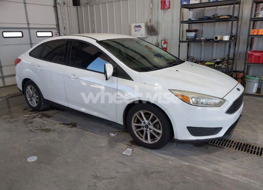 2017 Ford Focus SE (VIN 1FADP3F20HL268649) main photo