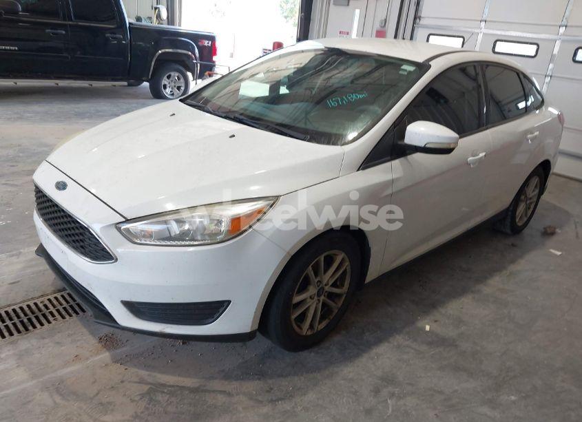 Photo 2 of 2017 Ford Focus SE (VIN 1FADP3F20HL268649)