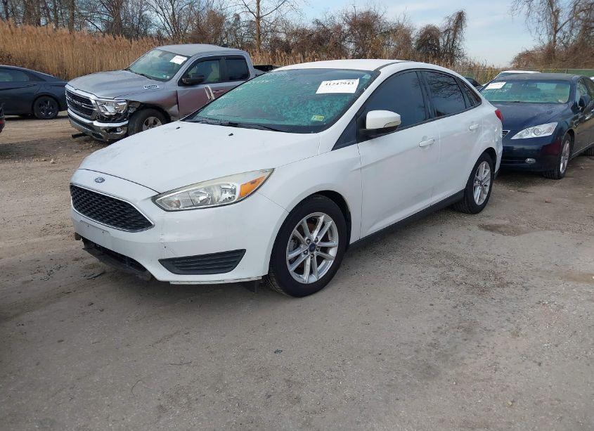 Photo 2 of 2017 Ford Focus SE (VIN 1FADP3F20HL291090)