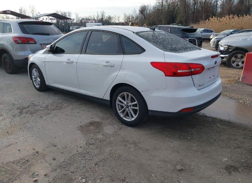 Photo 3 of 2017 Ford Focus SE (VIN 1FADP3F20HL291090)