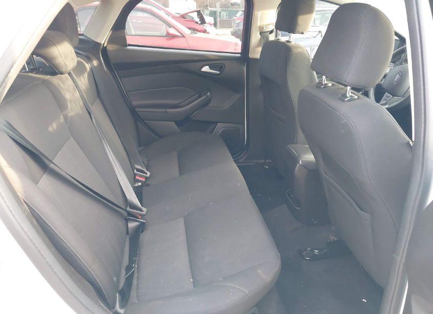 Photo 8 of 2017 Ford Focus SE (VIN 1FADP3F20HL291090)