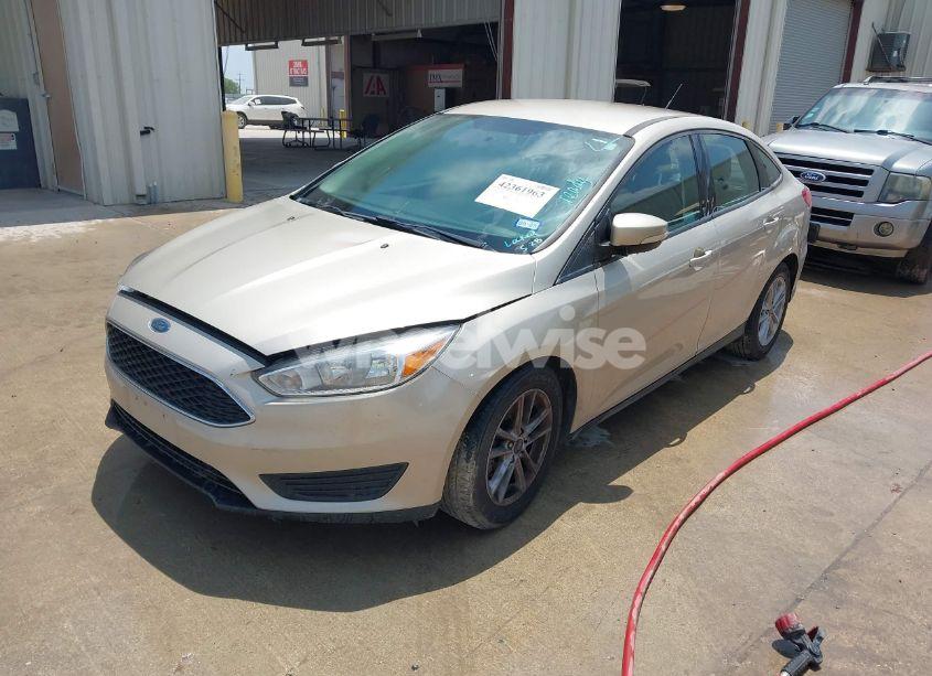 Photo 2 of 2017 Ford Focus SE (VIN 1FADP3F20HL291901)
