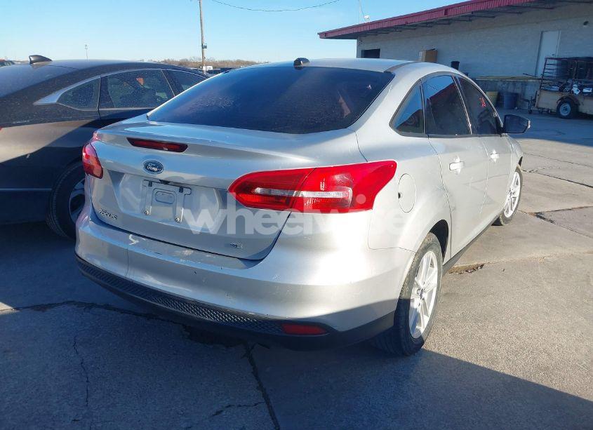 Photo 4 of 2017 Ford Focus SE (VIN 1FADP3F20HL320006)