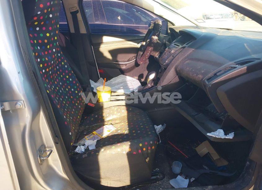 Photo 5 of 2017 Ford Focus SE (VIN 1FADP3F20HL320006)