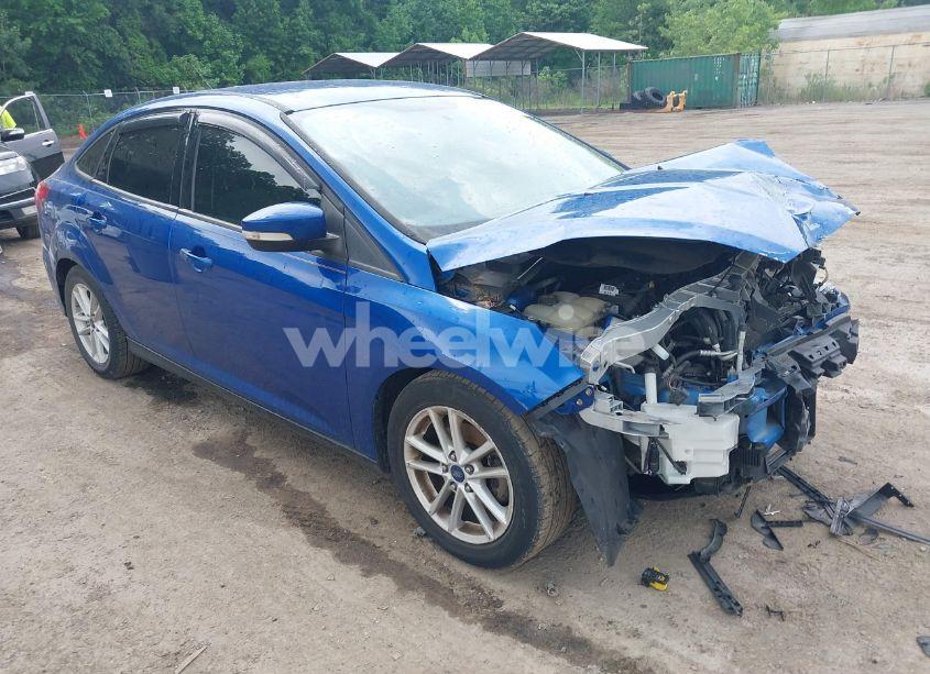 2018 Ford Focus SE (VIN 1FADP3F20JL214127) main photo