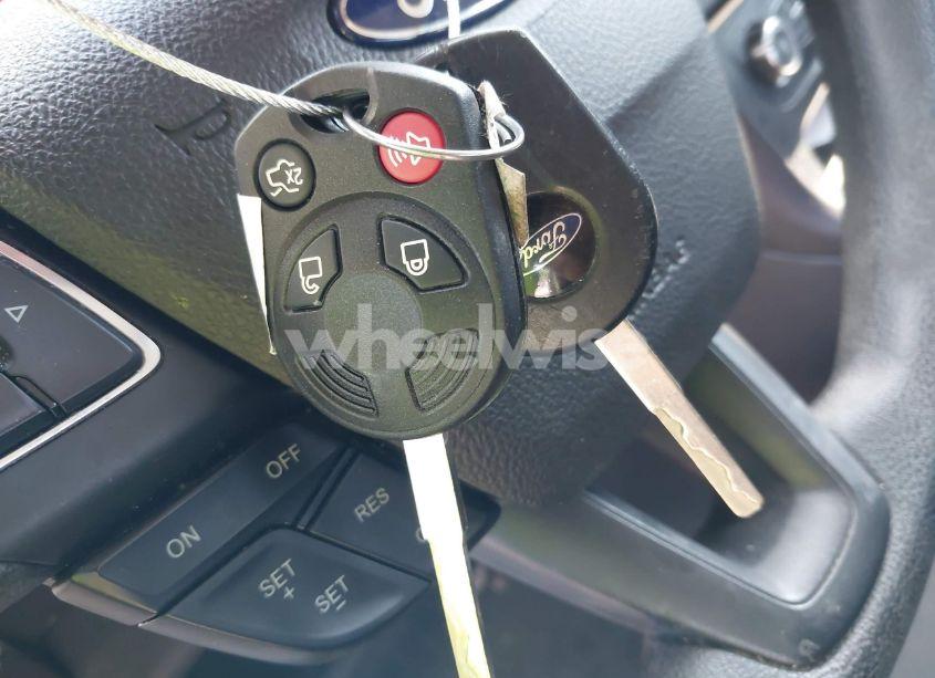 Photo 11 of 2018 Ford Focus SE (VIN 1FADP3F20JL234829)