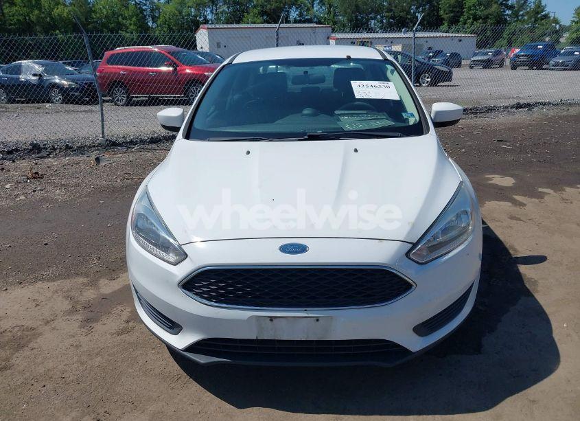 Photo 12 of 2018 Ford Focus SE (VIN 1FADP3F20JL234829)