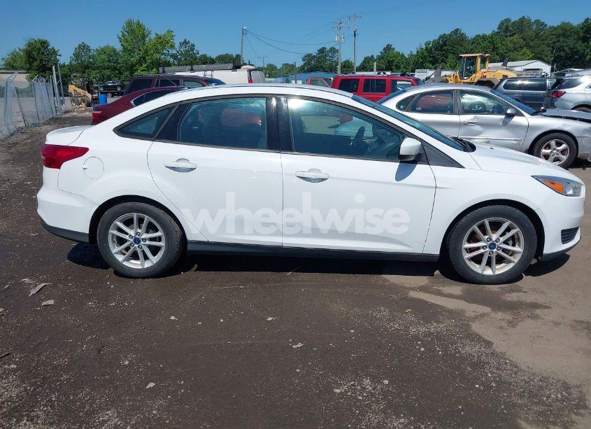 Photo 13 of 2018 Ford Focus SE (VIN 1FADP3F20JL234829)