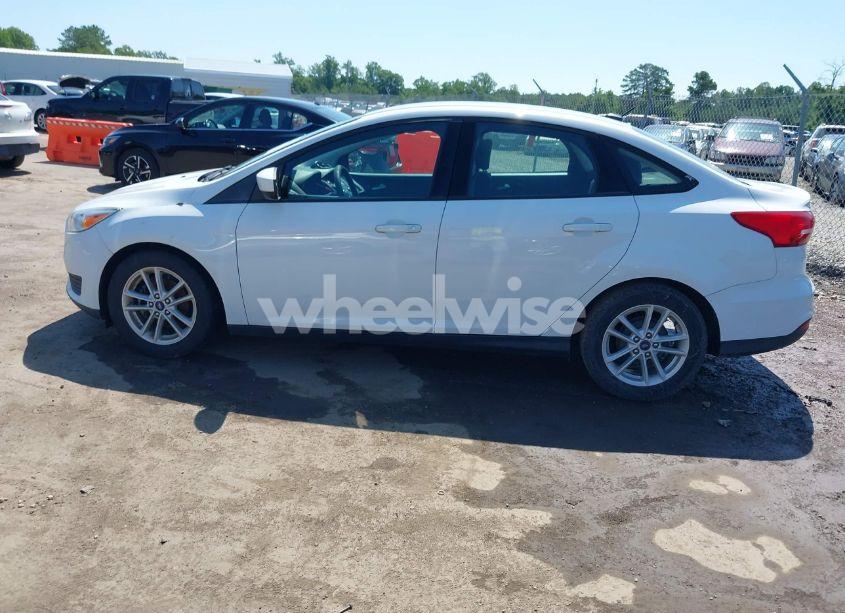 Photo 14 of 2018 Ford Focus SE (VIN 1FADP3F20JL234829)