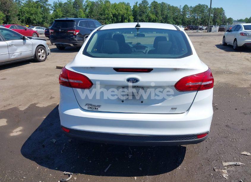 Photo 16 of 2018 Ford Focus SE (VIN 1FADP3F20JL234829)