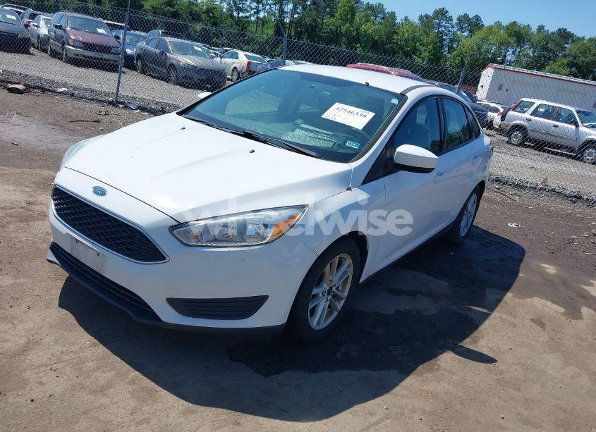 Photo 2 of 2018 Ford Focus SE (VIN 1FADP3F20JL234829)