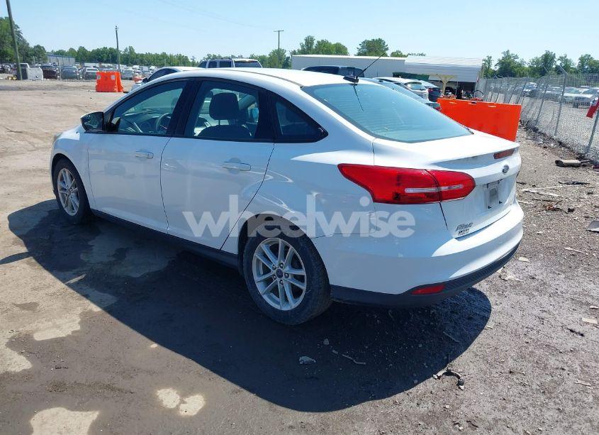 Photo 3 of 2018 Ford Focus SE (VIN 1FADP3F20JL234829)