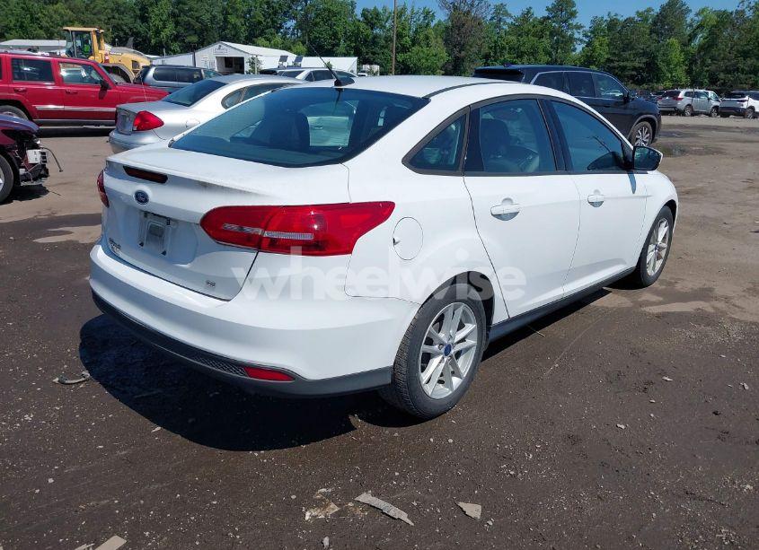 Photo 4 of 2018 Ford Focus SE (VIN 1FADP3F20JL234829)
