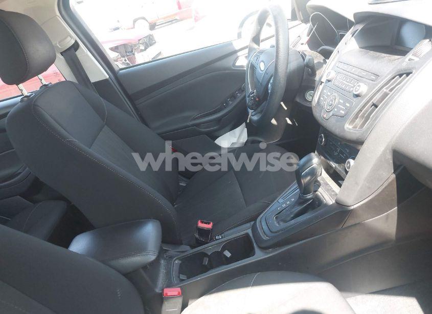 Photo 5 of 2018 Ford Focus SE (VIN 1FADP3F20JL234829)