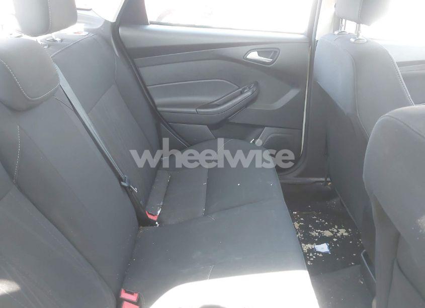 Photo 8 of 2018 Ford Focus SE (VIN 1FADP3F20JL234829)