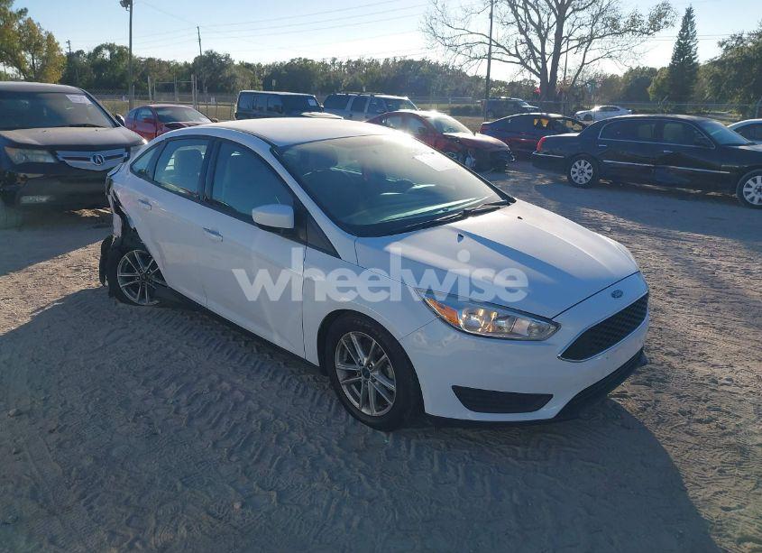 2018 Ford Focus SE (VIN 1FADP3F20JL252439) main photo