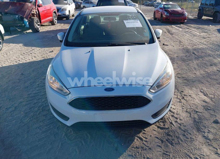 Photo 12 of 2018 Ford Focus SE (VIN 1FADP3F20JL252439)