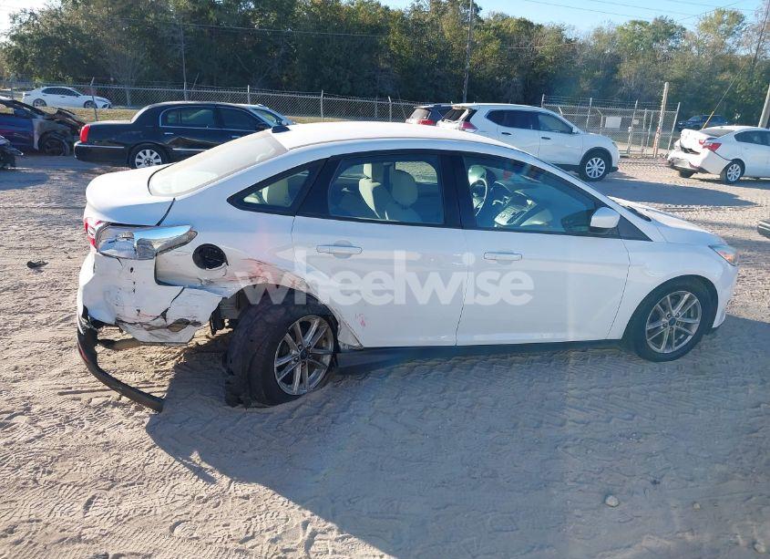 Photo 13 of 2018 Ford Focus SE (VIN 1FADP3F20JL252439)